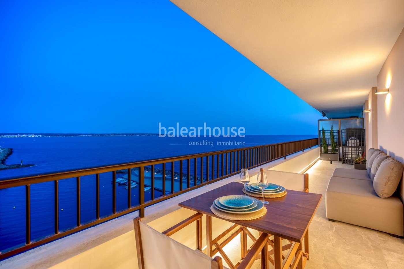 Atemberaubender Meerblick in diesem Penthouse in erster Reihe mit moderner Einrichtung in Palma.