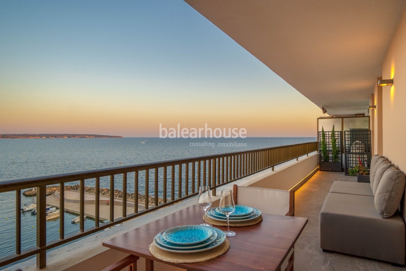 Atemberaubender Meerblick in diesem Penthouse in erster Reihe mit moderner Einrichtung in Palma.