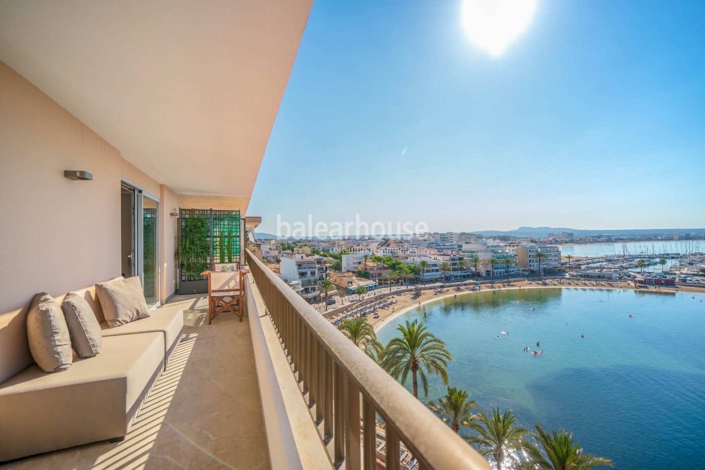 Stunning sea views in this frontline penthouse with modern interiors in Palma.