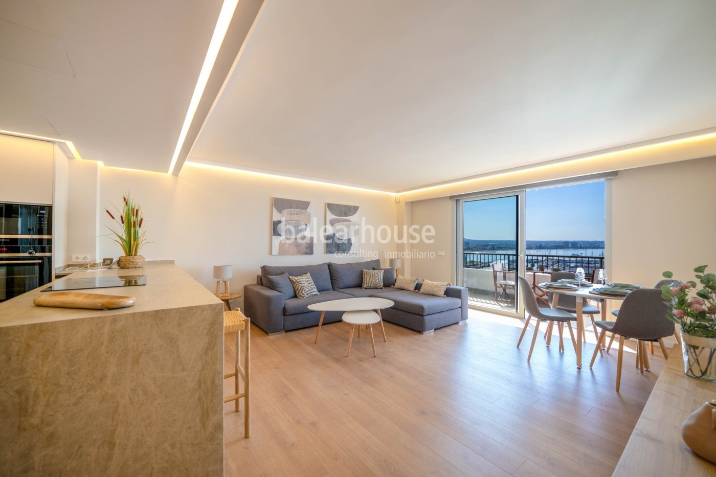 Atemberaubender Meerblick in diesem Penthouse in erster Reihe mit moderner Einrichtung in Palma.