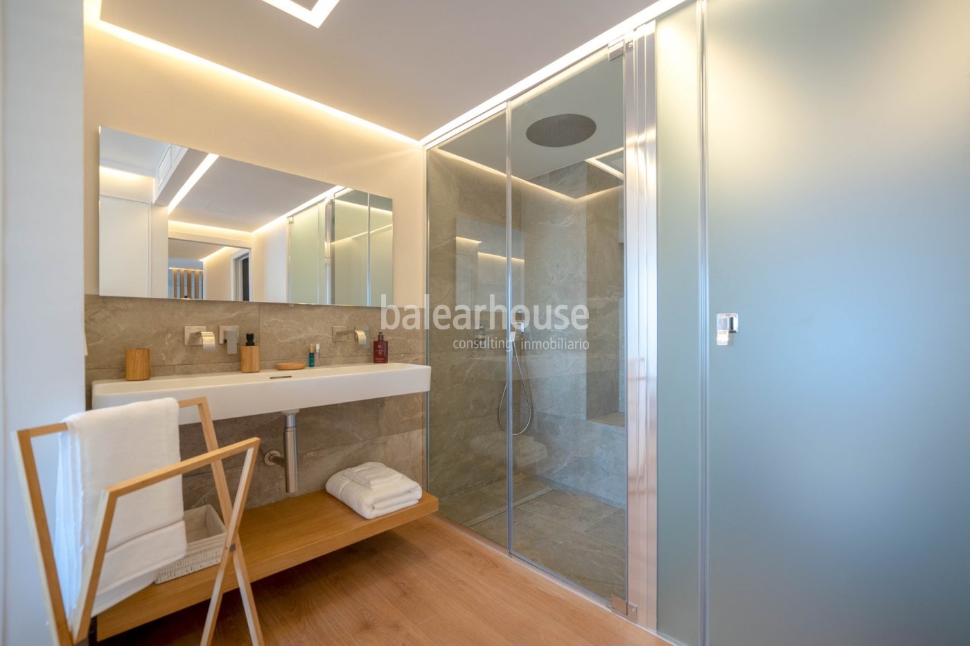 Atemberaubender Meerblick in diesem Penthouse in erster Reihe mit moderner Einrichtung in Palma.