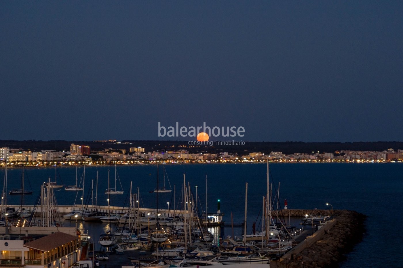 Atemberaubender Meerblick in diesem Penthouse in erster Reihe mit moderner Einrichtung in Palma.