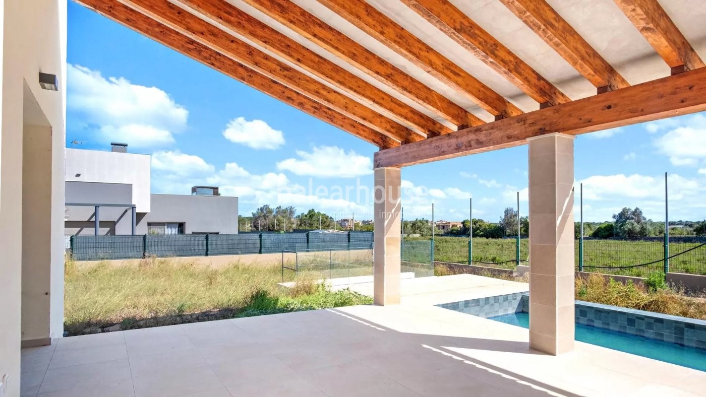 Schöne neu gebaute Villa in der Nähe des Meeres in Cala Millor