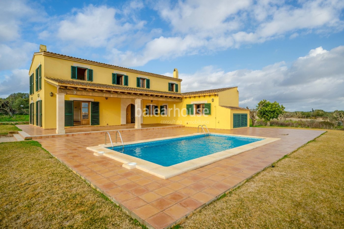 Extensive country estate in Santanyí, pure rural essence very close to spectacular beaches.
