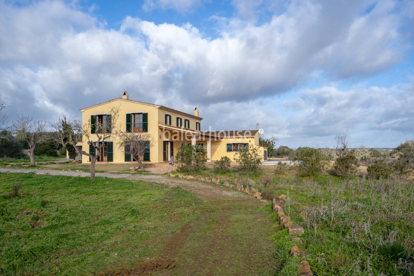 Extensa finca rústica en Santanyí, pura esencia rural renovada muy cerca de espectaculares playas.