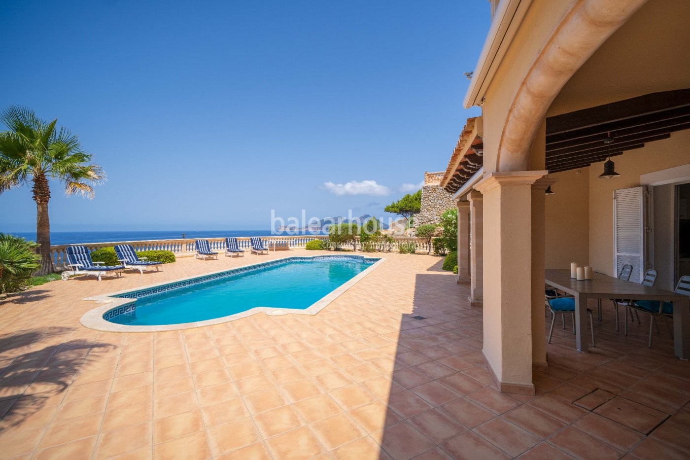 Spektakuläre Villa mit atemberaubenden Meeresblicken in Puerto de Andratx