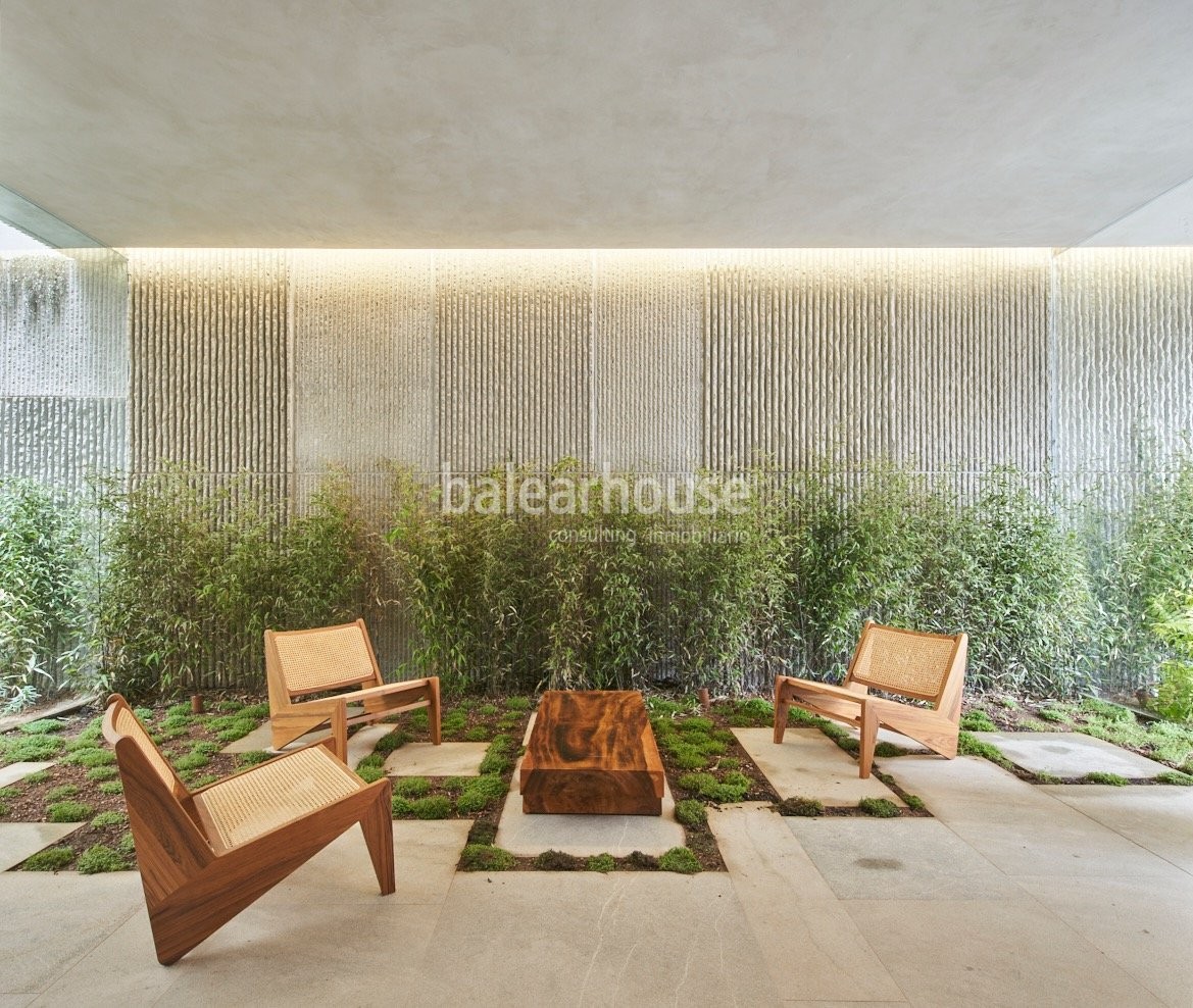 Spectacular penthouse with innovative architecture in Palma's privileged Paseo Mallorca.