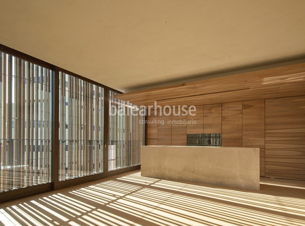 Spectacular penthouse with innovative architecture in Palma's privileged Paseo Mallorca.