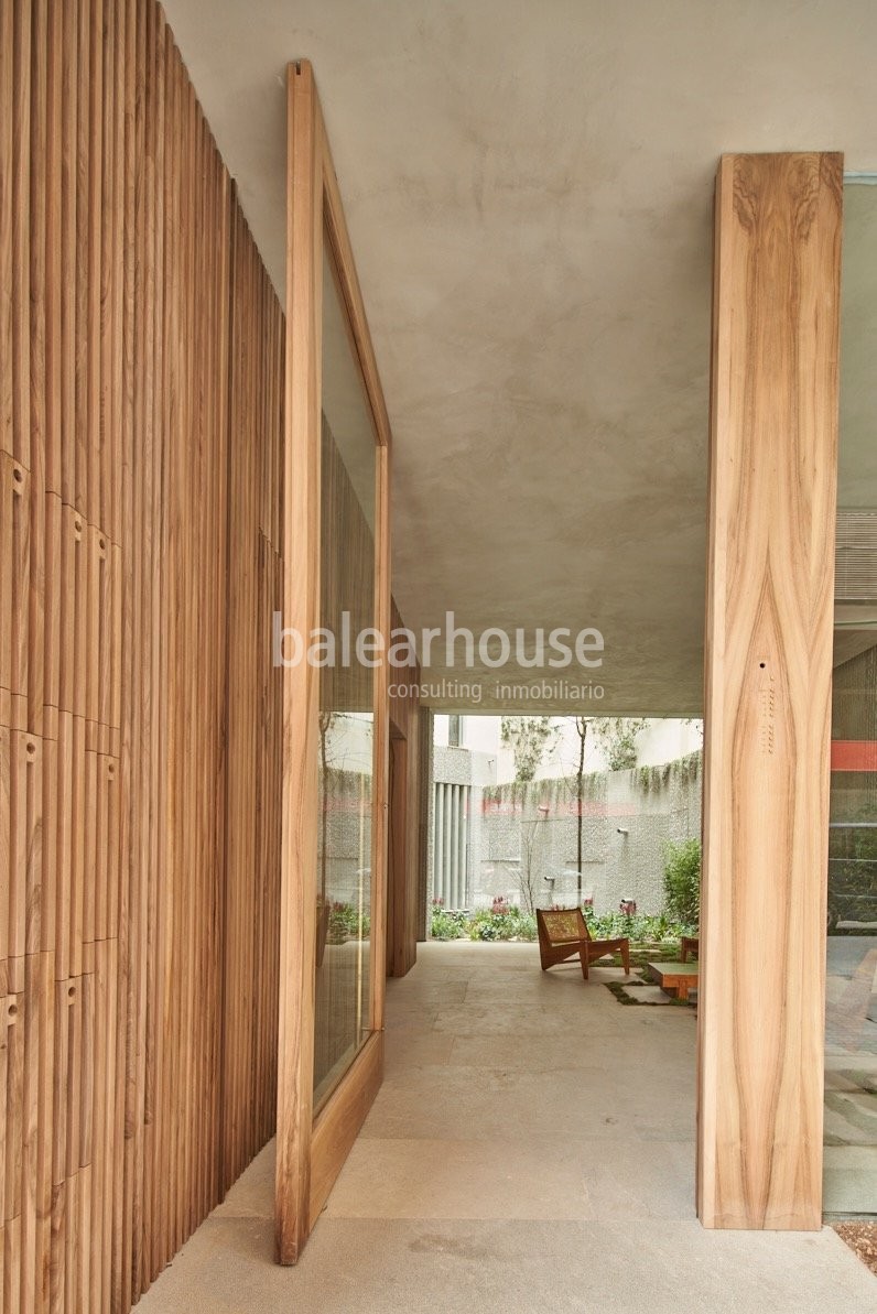 Spectacular penthouse with innovative architecture in Palma's privileged Paseo Mallorca.