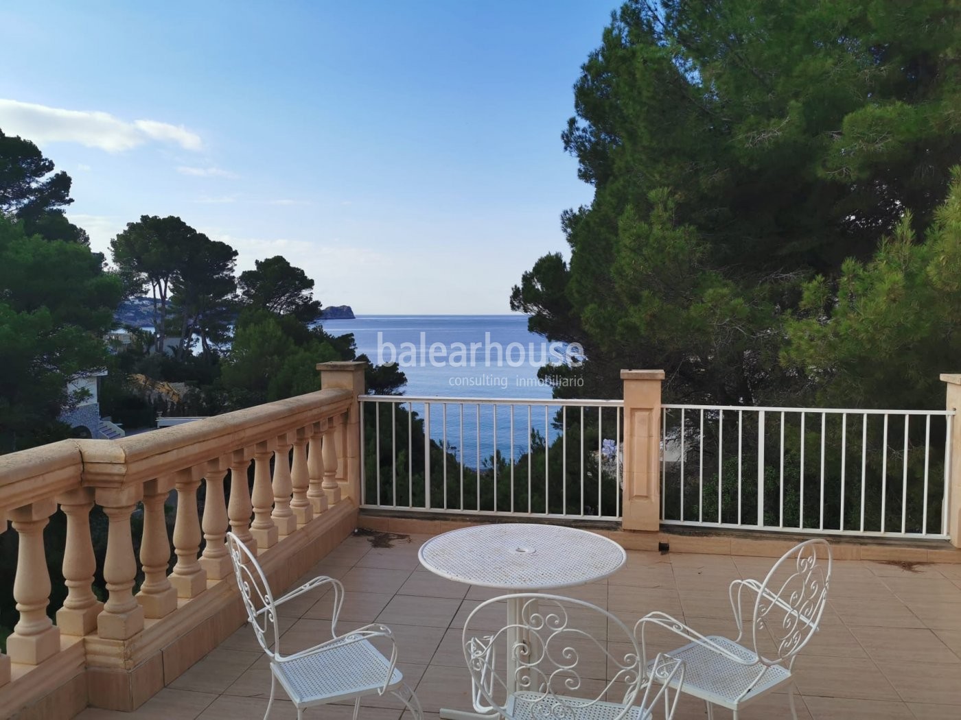 Excelentes solares con proyecto en Costa de la Calma desde donde ver el mar y con acceso a la playa