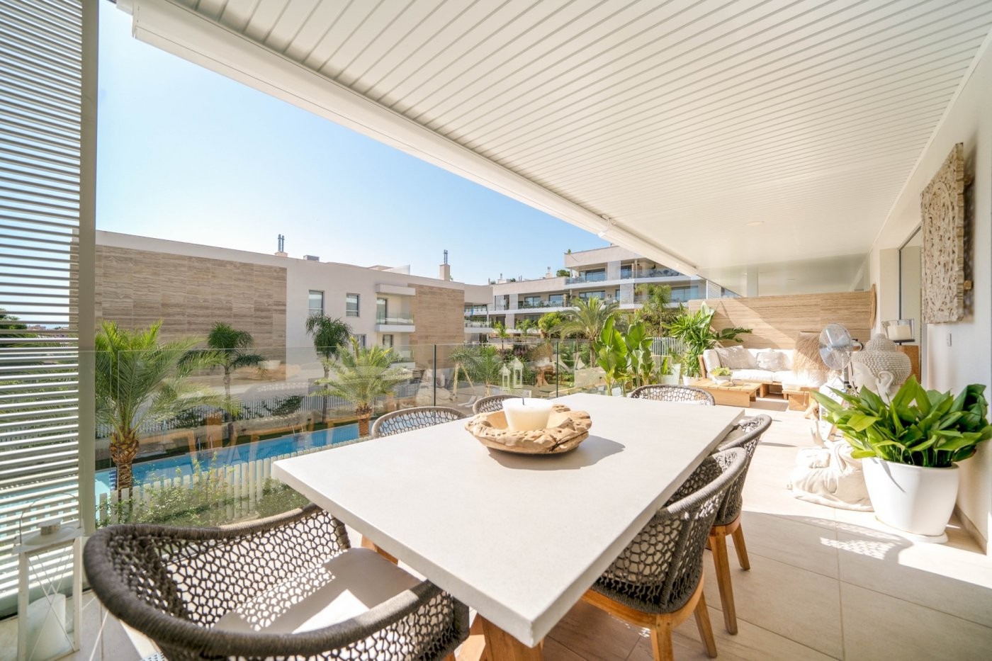 Excelente piso en Palma orientado al sur con altas calidades en un cuidado complejo junto al golf