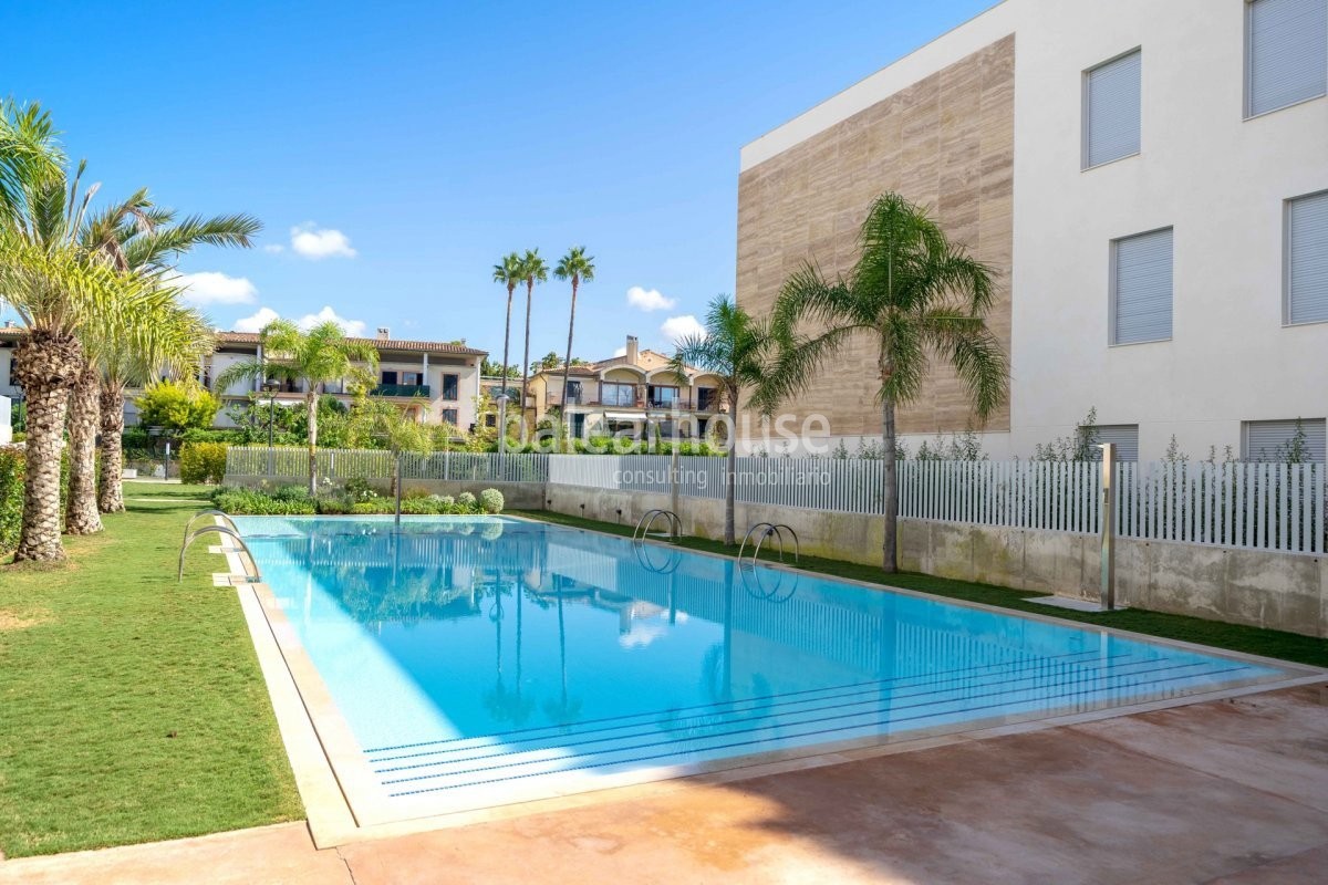 Excelente piso en Palma orientado al sur con altas calidades en un cuidado complejo junto al golf