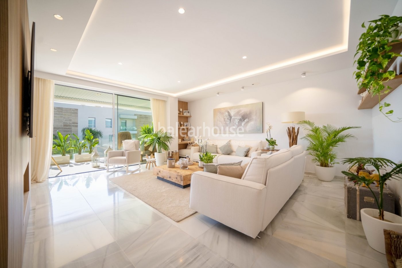 Excelente piso en Palma orientado al sur con altas calidades en un cuidado complejo junto al golf