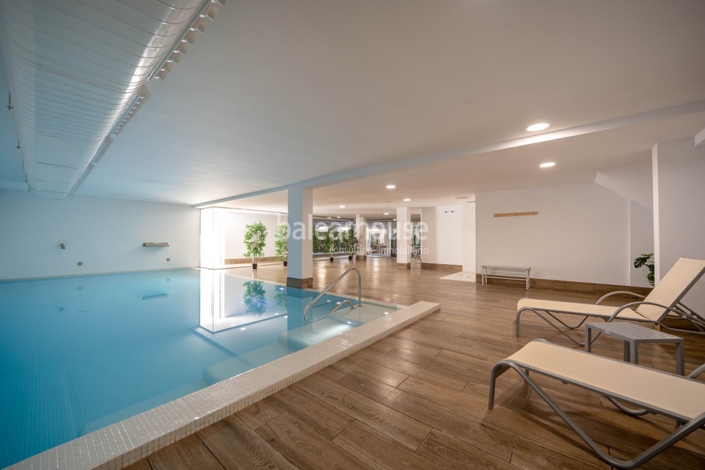 Excellent south-facing flat in Palma in a well-kept complex next to the golf course.