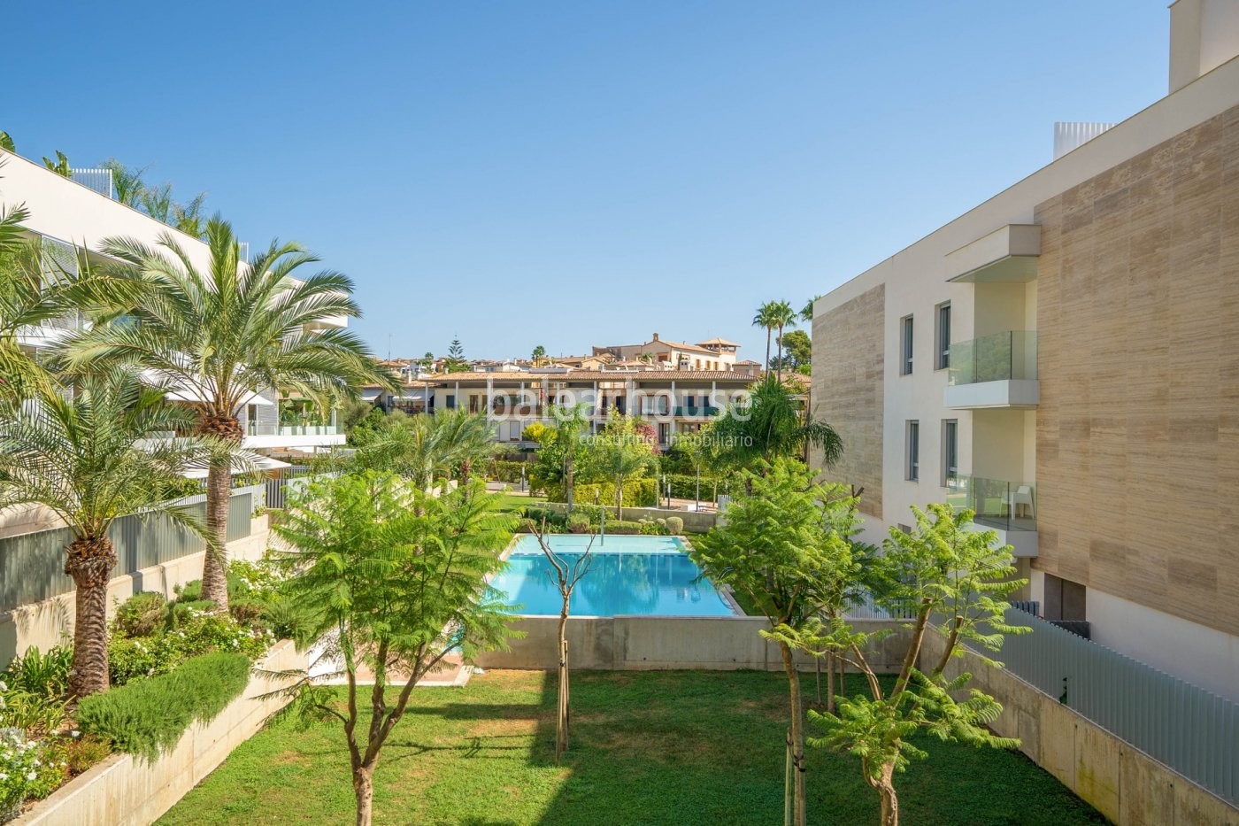 Excellent south-facing flat in Palma in a well-kept complex next to the golf course.