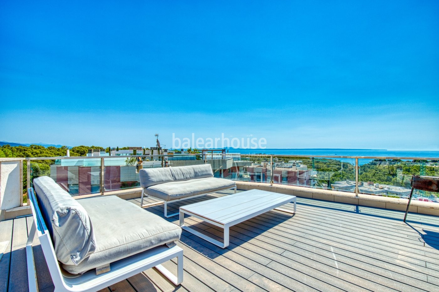 Ático espectacular con terraza en la azotea en lujoso complejo residencial
