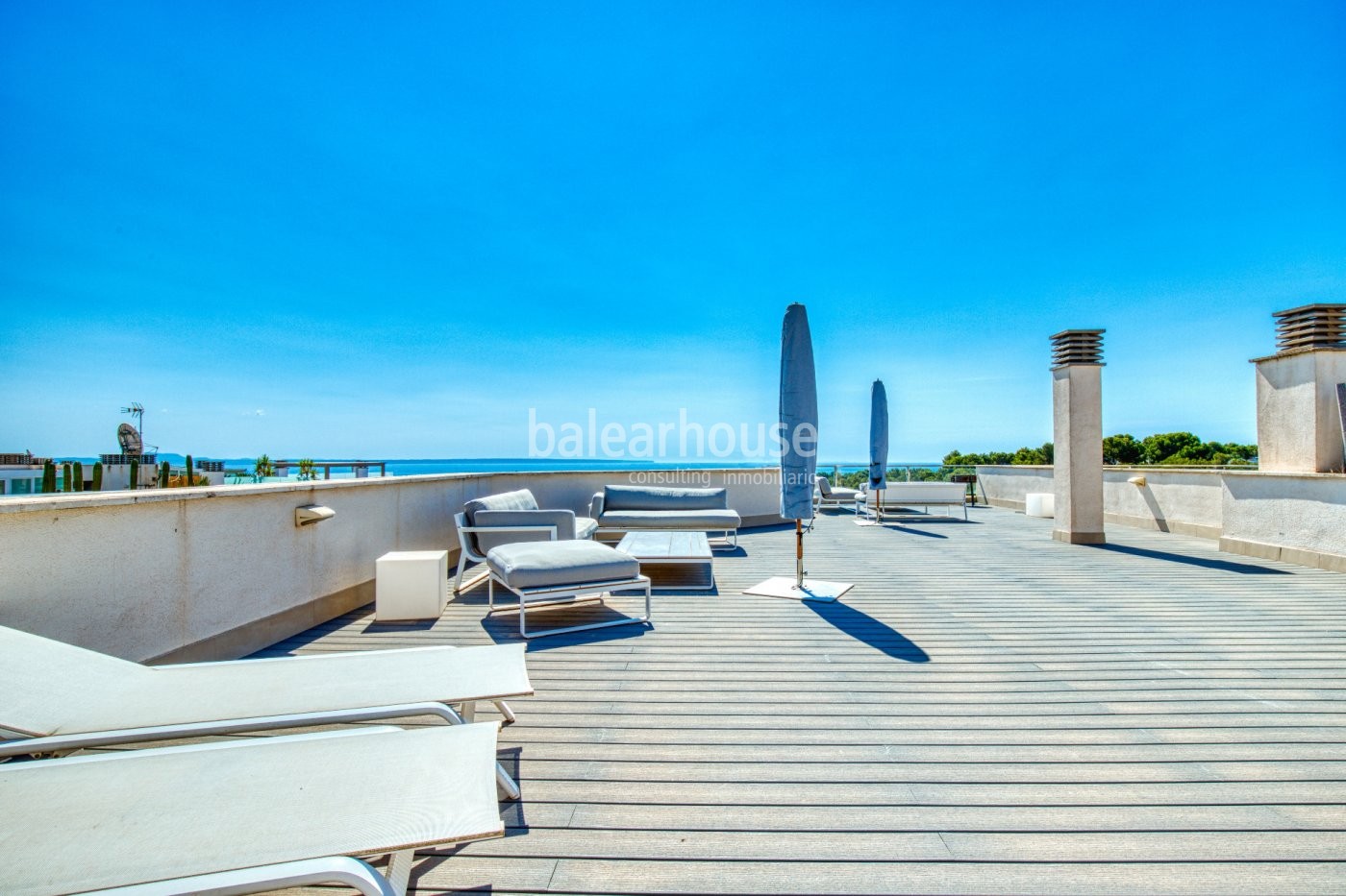 Ático espectacular con terraza en la azotea en lujoso complejo residencial