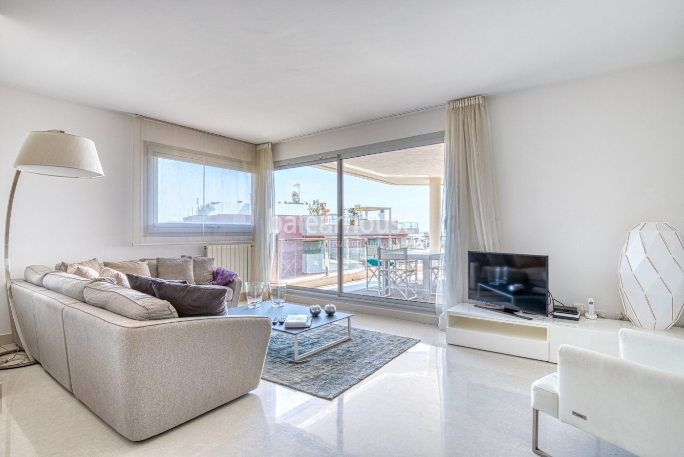 Ático espectacular con terraza en la azotea en lujoso complejo residencial