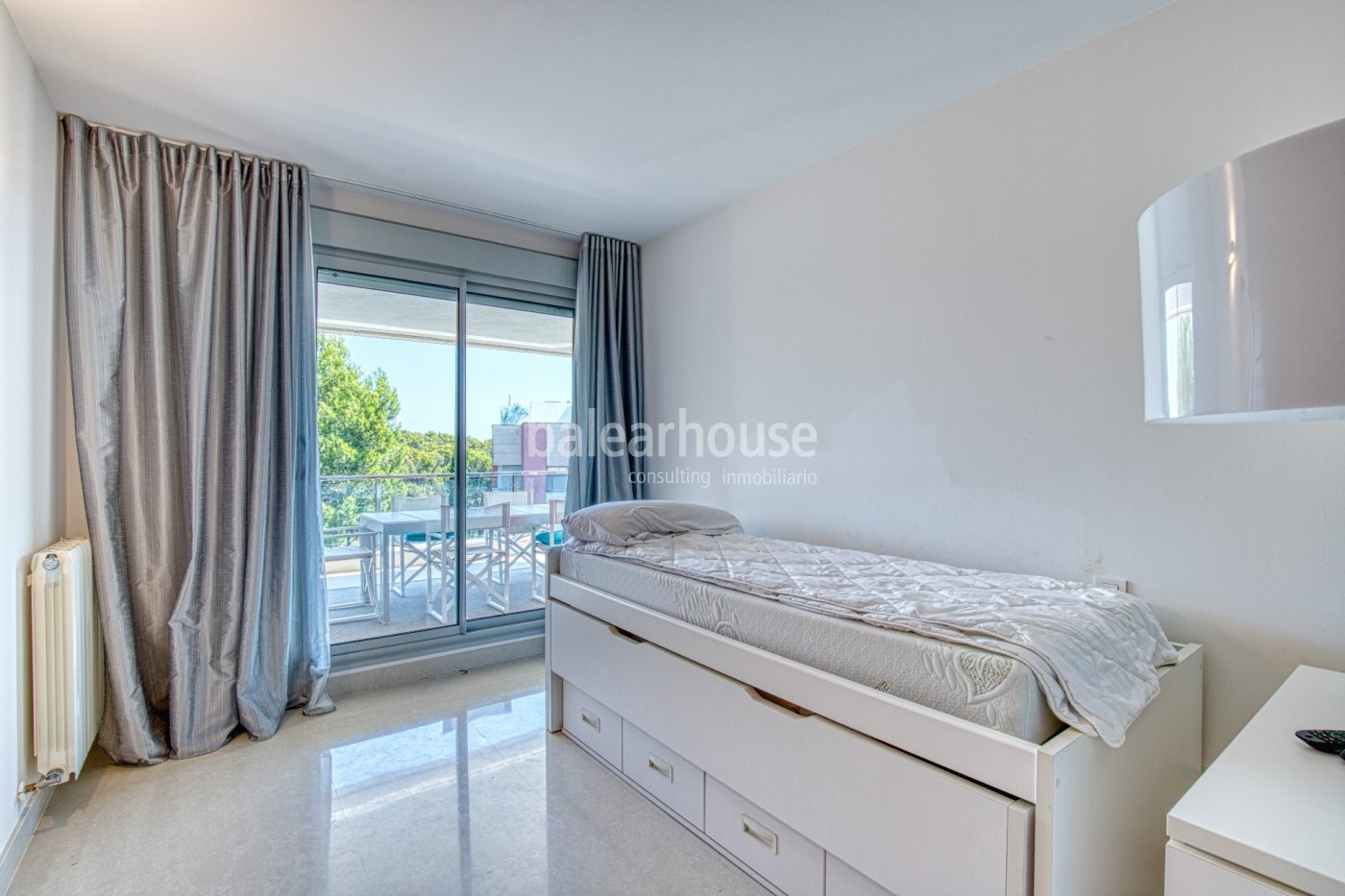 Spectacular penthouse with rooftop terrace in luxurious residential complex.