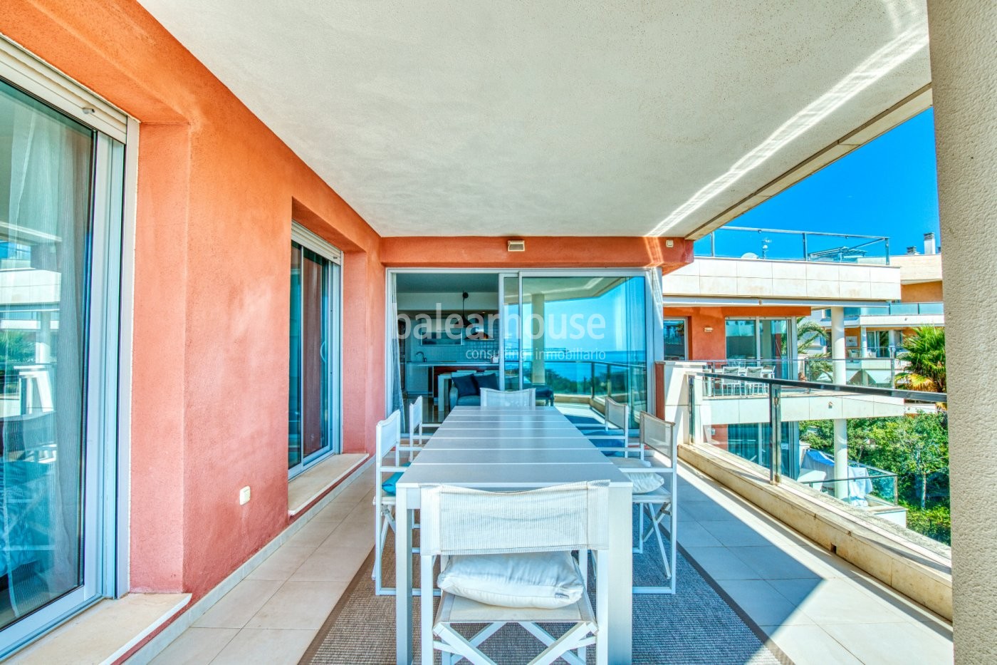 Spectacular penthouse with rooftop terrace in luxurious residential complex.