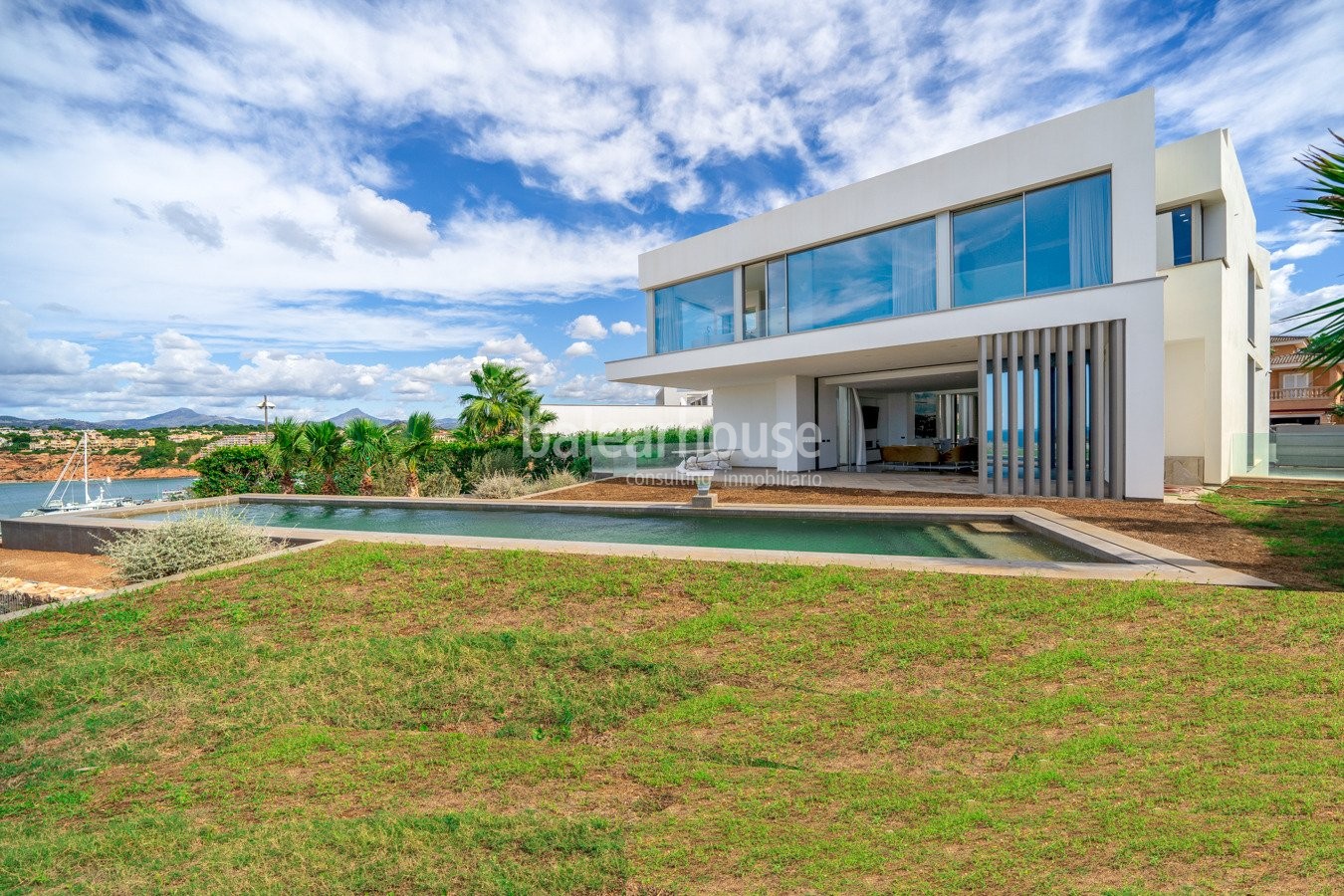 New contemporary front line villa commanding spectacular sea views in Port Adriano.