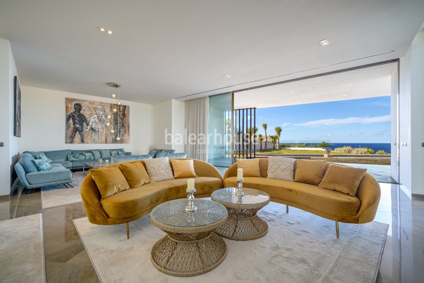 New contemporary front line villa commanding spectacular sea views in Port Adriano.