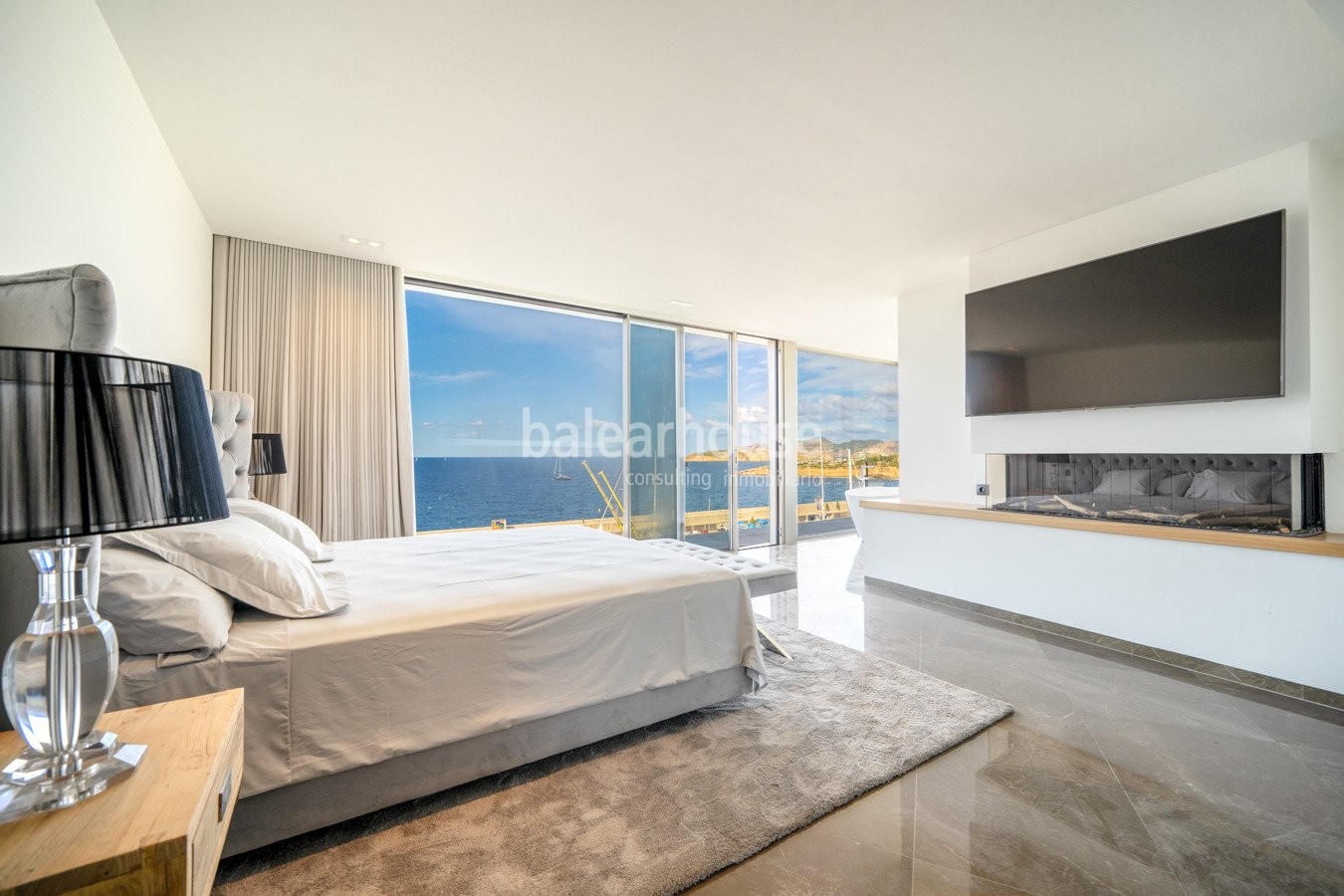 New contemporary front line villa commanding spectacular sea views in Port Adriano.