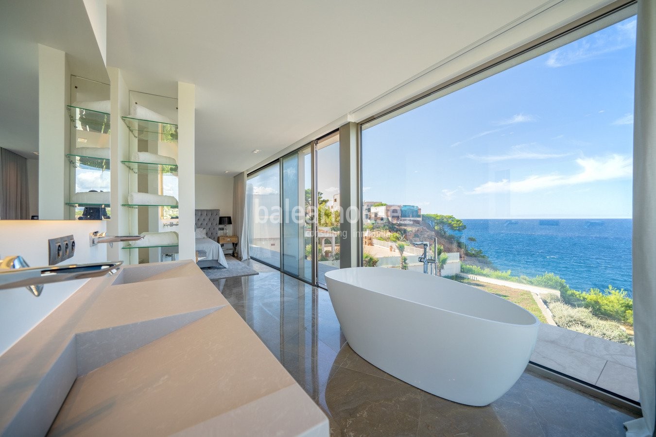 New contemporary front line villa commanding spectacular sea views in Port Adriano.