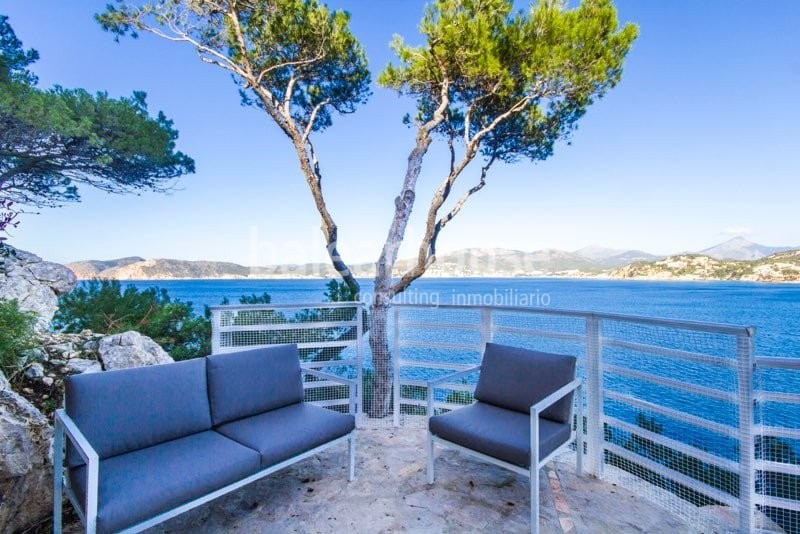 Villa mit spektakulärer Blick und direktem Zugang zum Meer in exklusiver Wohngegend