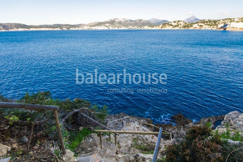 Villa mit spektakulärer Blick und direktem Zugang zum Meer in exklusiver Wohngegend