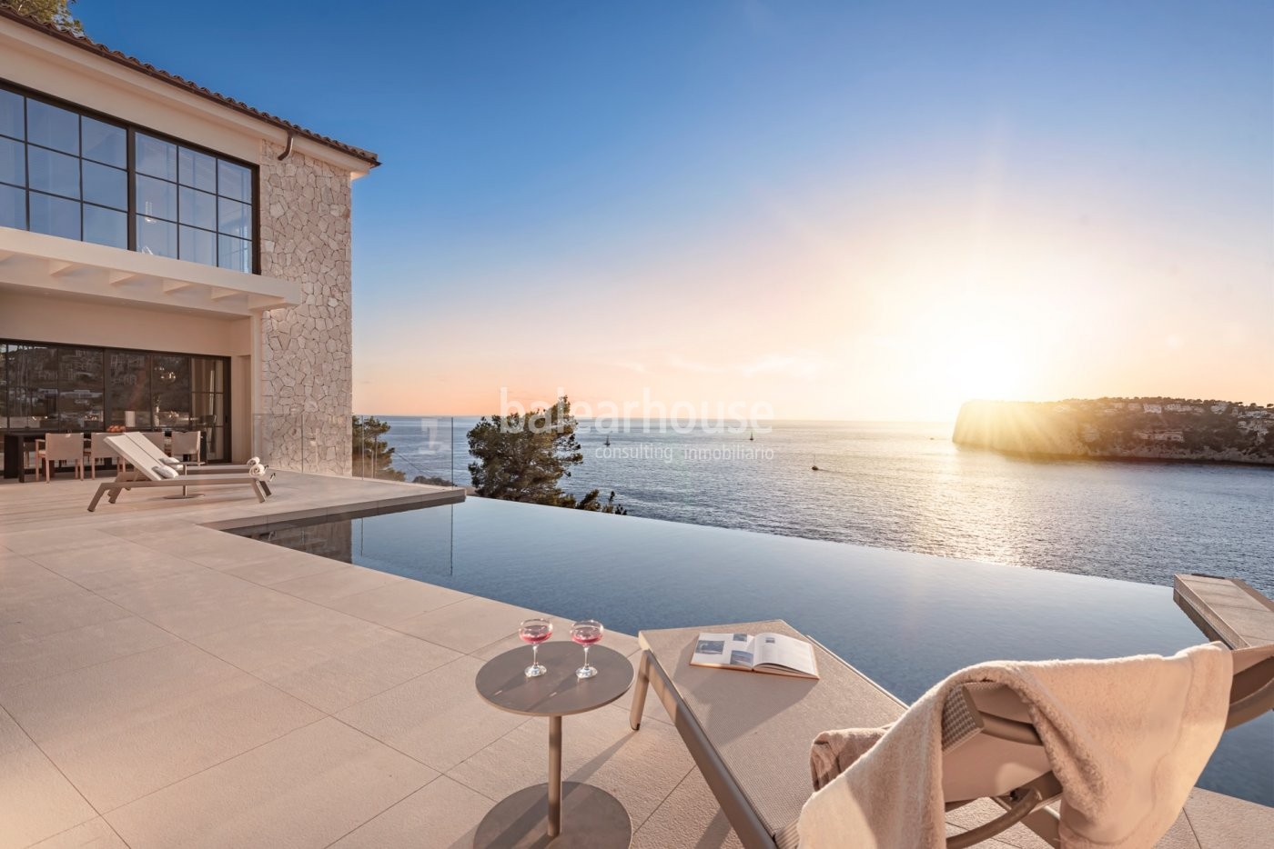 Breathtaking sea views from this new villa in a privileged location in Cala Llamp.