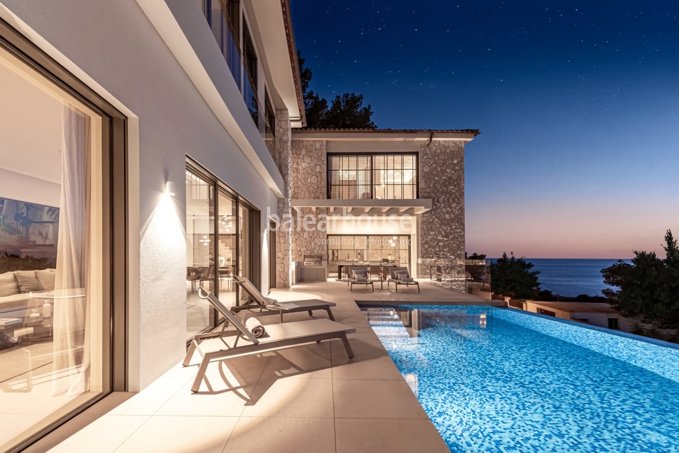 Breathtaking sea views from this new villa in a privileged location in Cala Llamp.