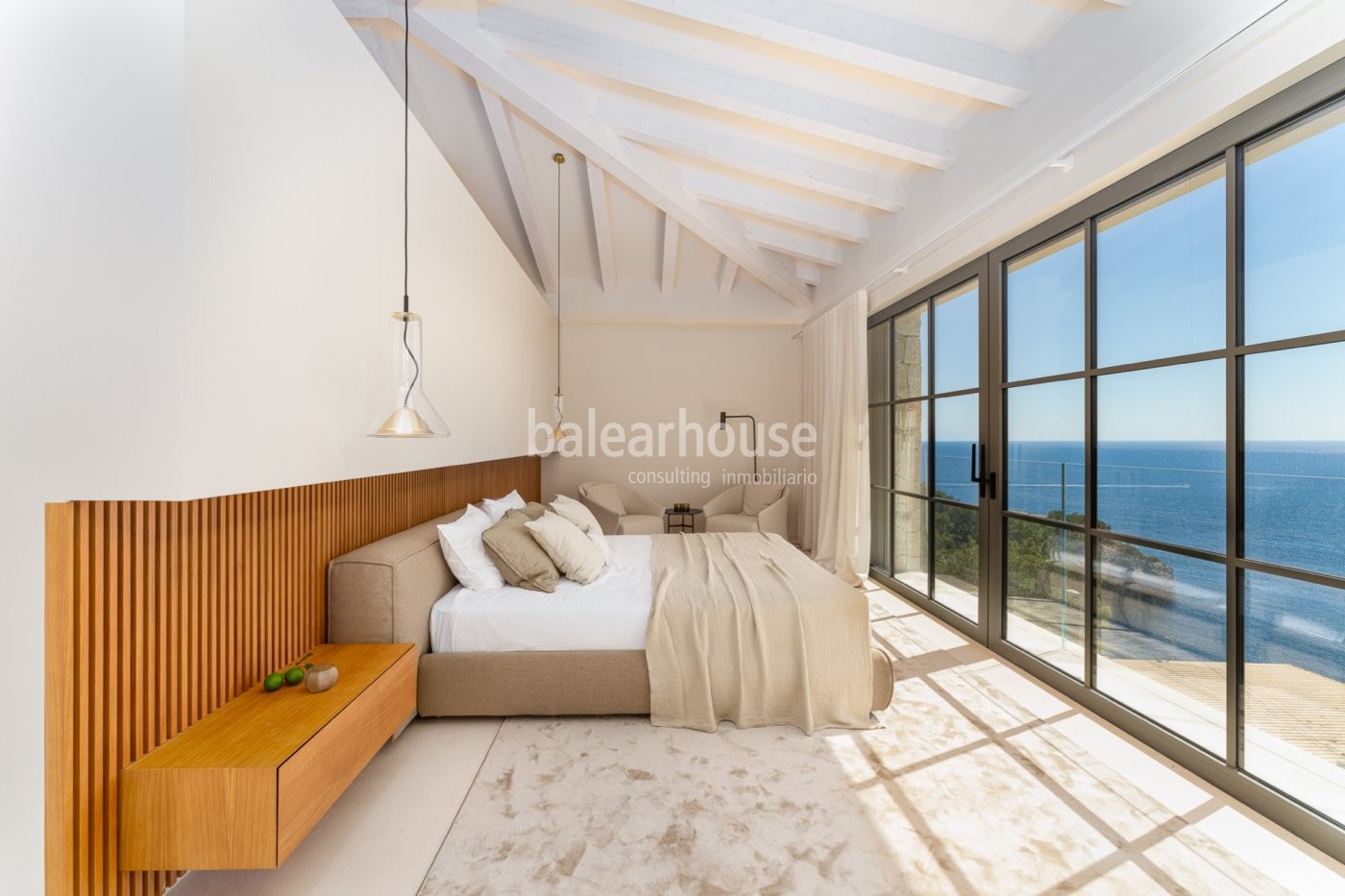 Breathtaking sea views from this new villa in a privileged location in Cala Llamp.