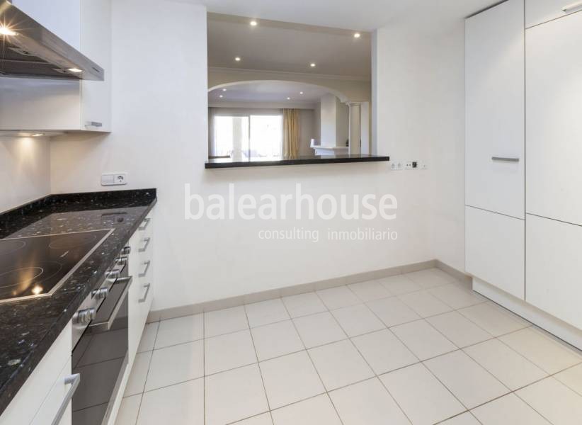 Luxurious apartment next to golf within an exclusive community in the select area of ​​Bendinat.
