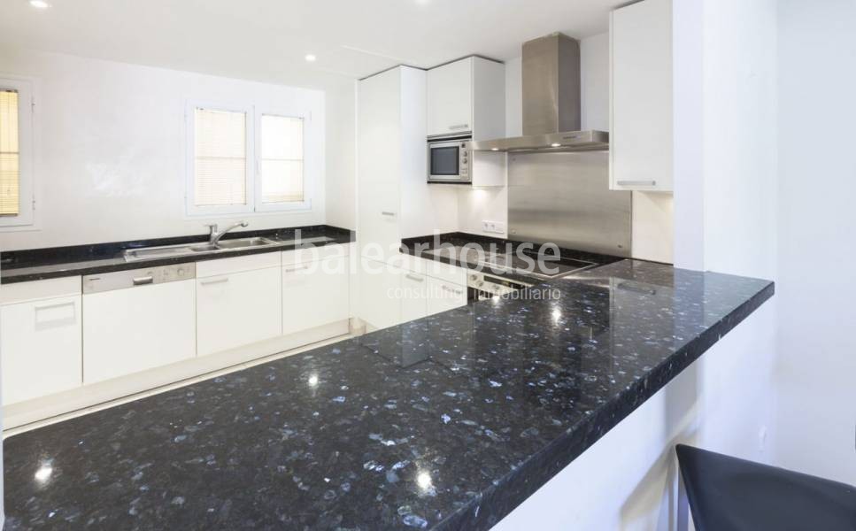 Luxurious apartment next to golf within an exclusive community in the select area of ​​Bendinat.