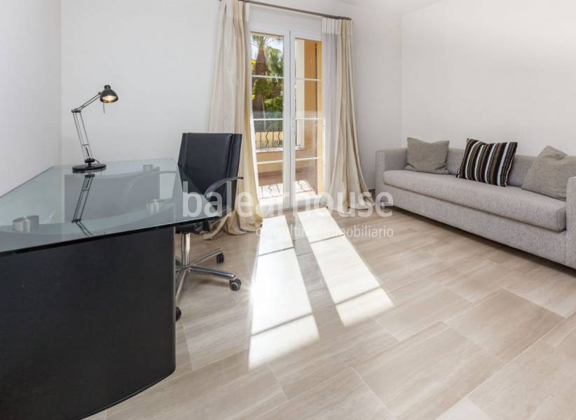 Luxurious apartment next to golf within an exclusive community in the select area of ​​Bendinat.