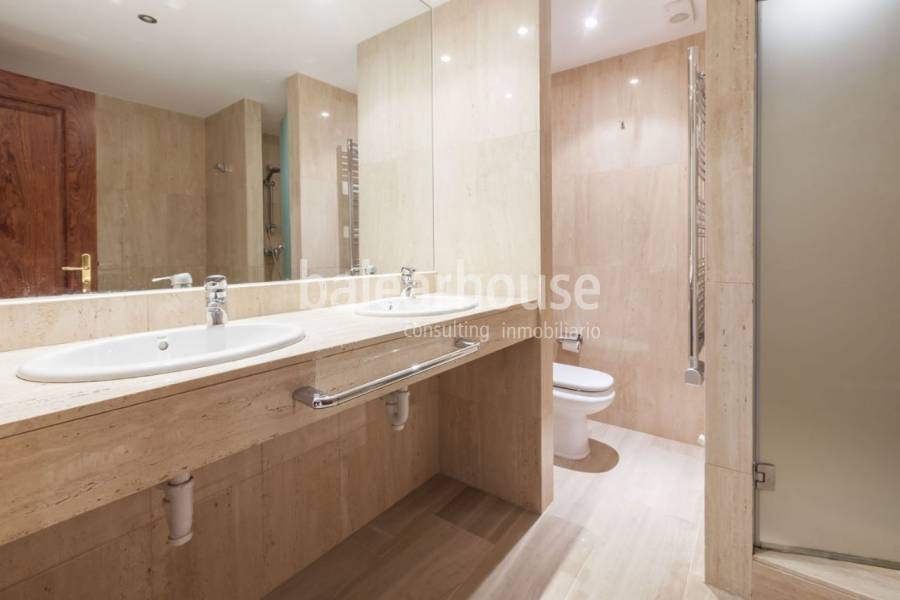 Luxurious apartment next to golf within an exclusive community in the select area of ​​Bendinat.