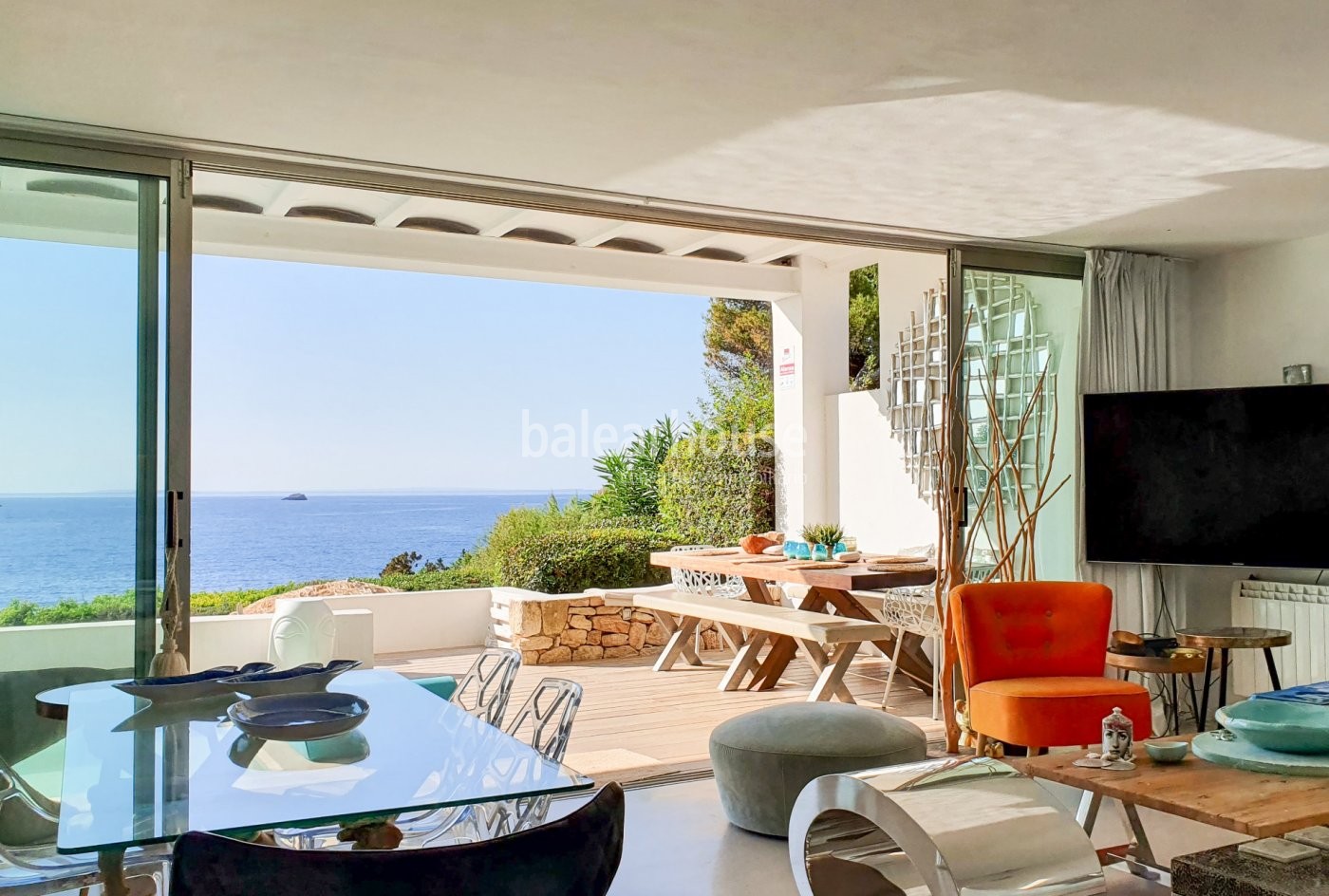 Cozy 3-bedroom house with stunning sea views and sea access