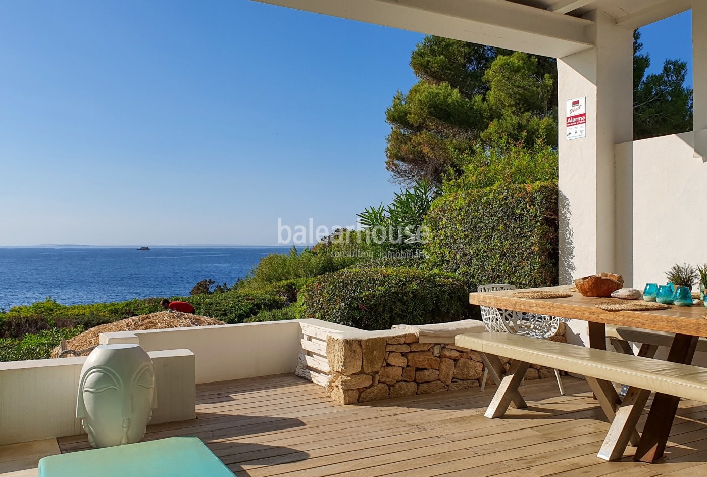 Cozy 3-bedroom house with stunning sea views and sea access