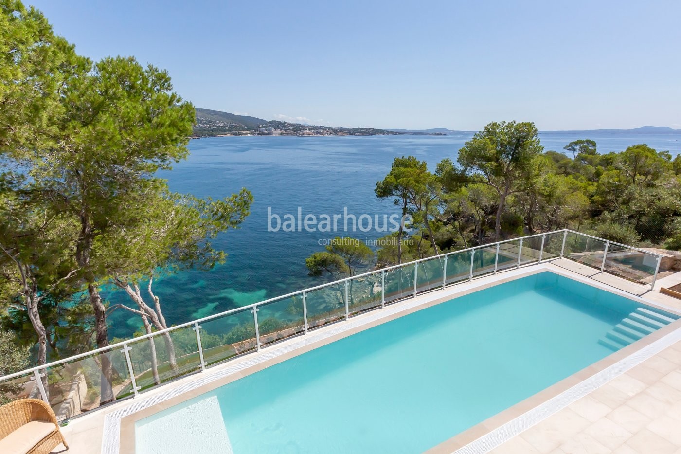 Seafront villa with direct sea access very close to Palma