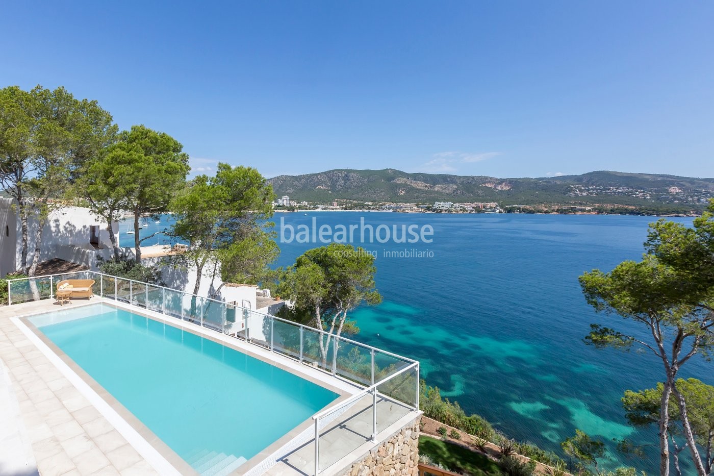 Seafront villa with direct sea access very close to Palma