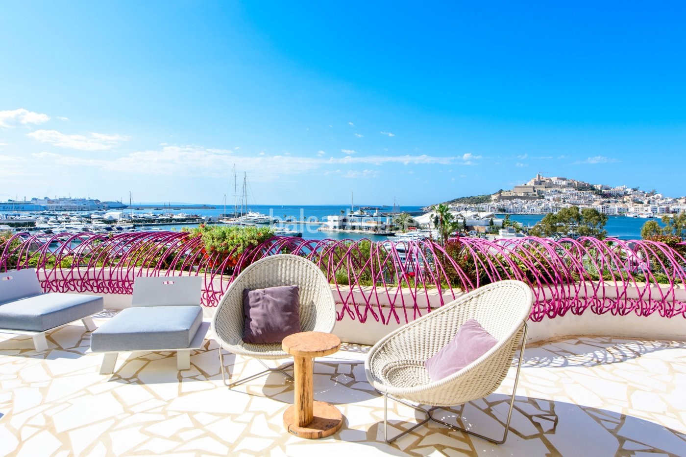 Elegante Wohnung mit freiem Blick auf Dalt Vila und das Meer