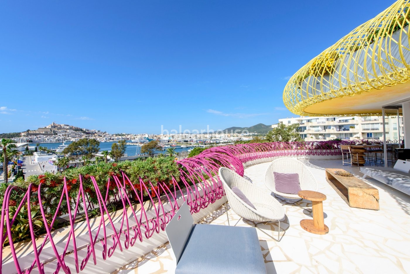 Elegante Wohnung mit freiem Blick auf Dalt Vila und das Meer