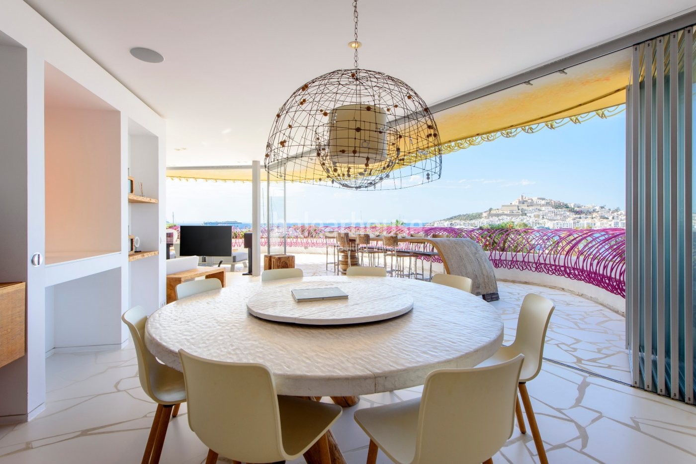 Elegante Wohnung mit freiem Blick auf Dalt Vila und das Meer