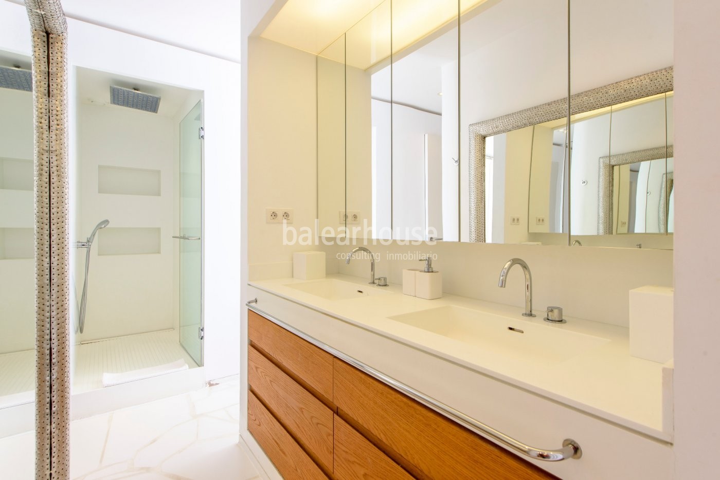 Elegante apartamento con vistas abiertas a Dalt Vila y al mar