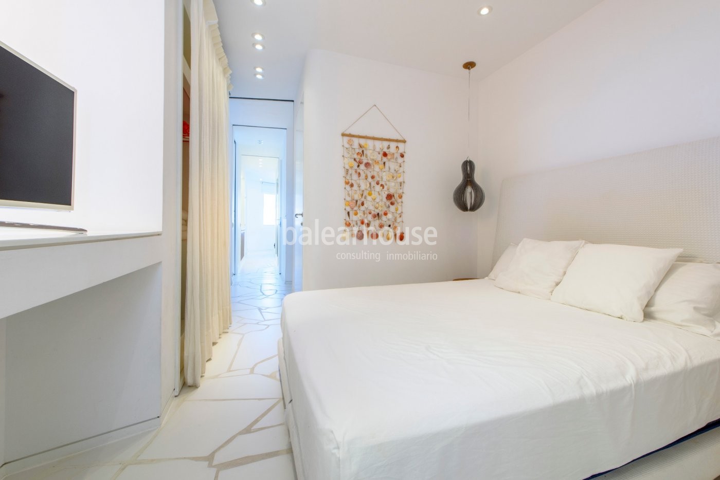 Elegante Wohnung mit freiem Blick auf Dalt Vila und das Meer