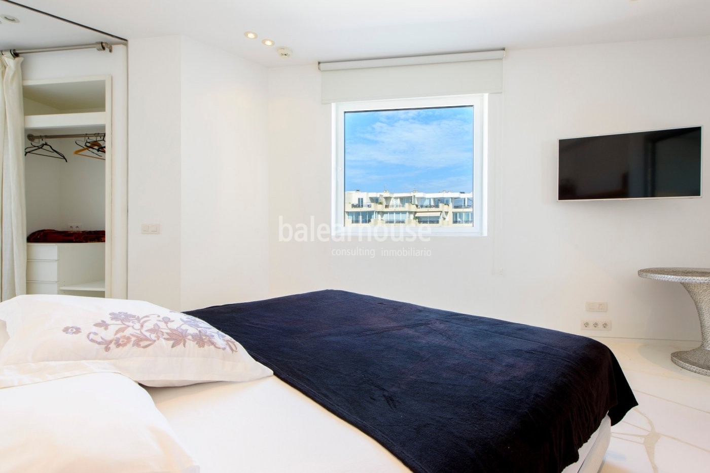 Spacious luxury Apartment with open views to Dalt Vila and the sea