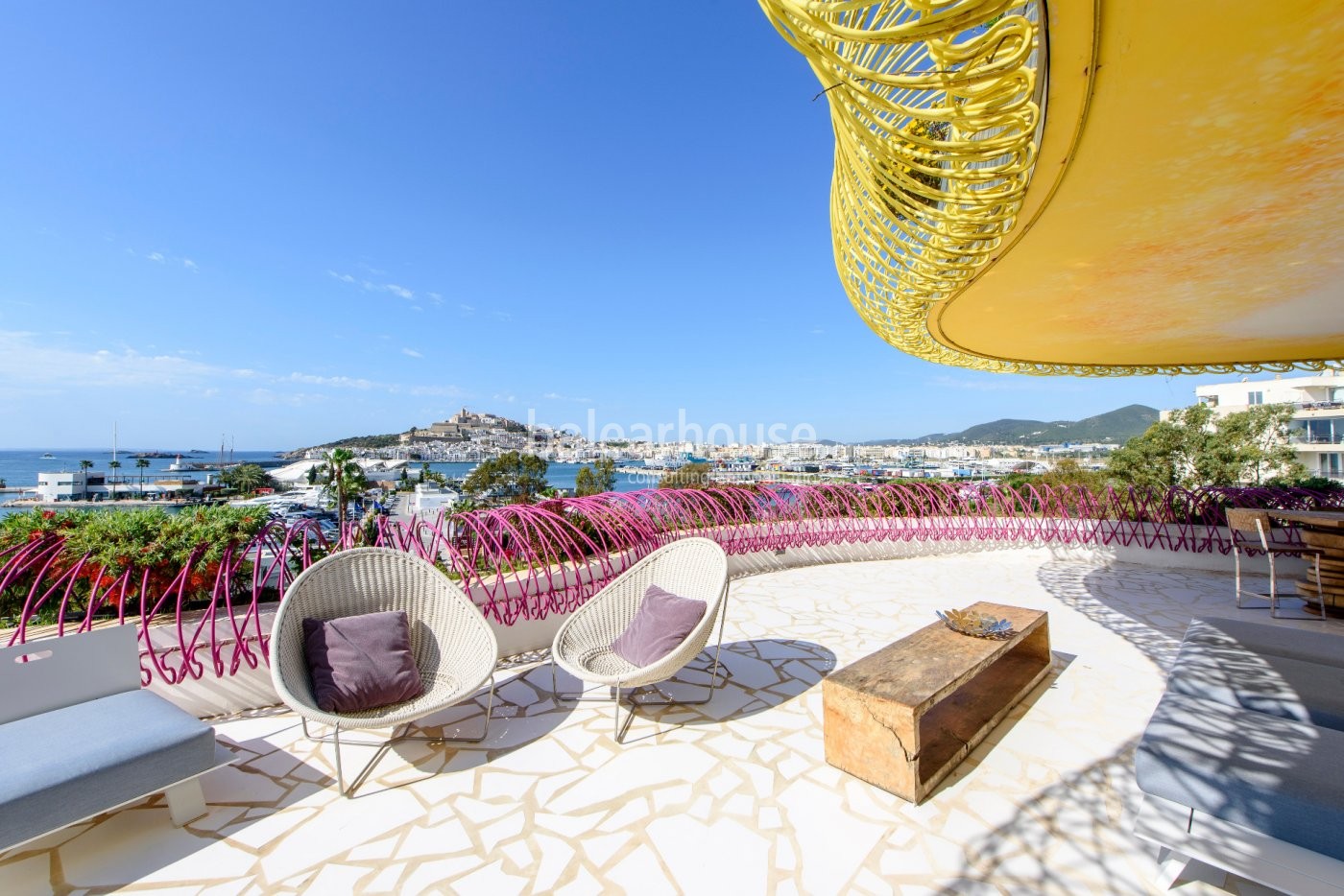 Elegante Wohnung mit freiem Blick auf Dalt Vila und das Meer