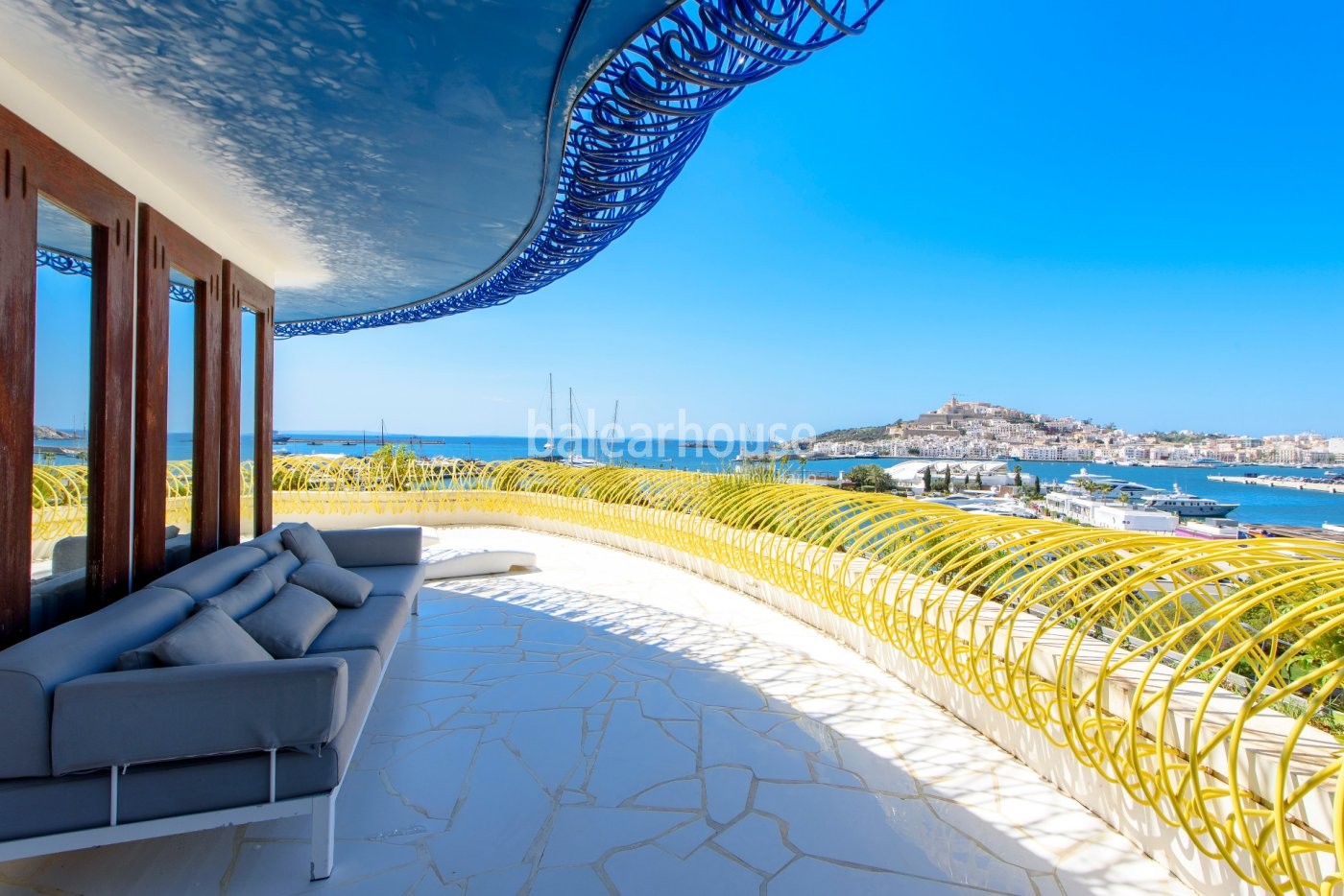 Luxuriöses Penthouse mit spektakulärem Blick auf Dalt Vila, das Meer und den Hafen