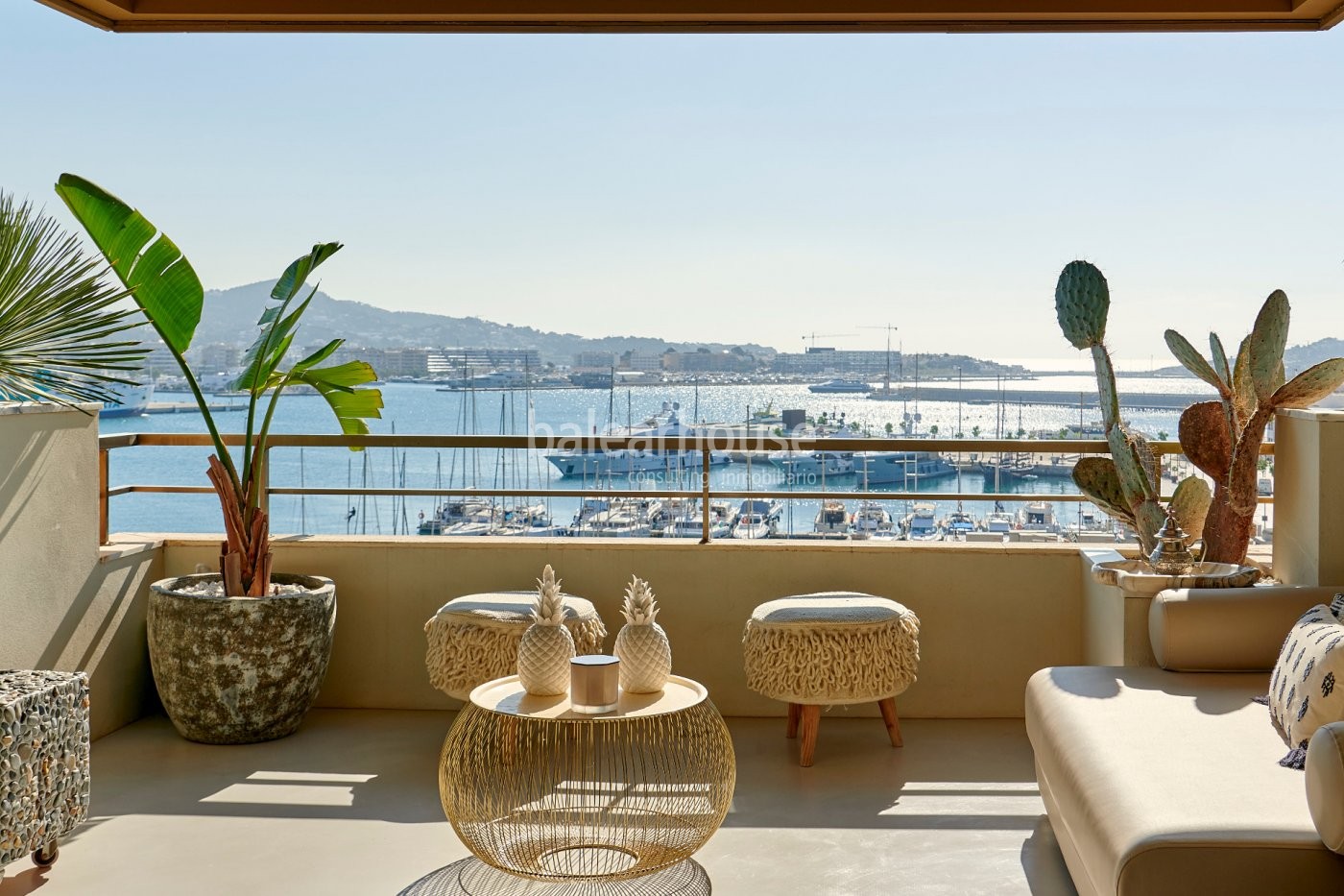 Ático totalmente renovado con increíbles vistas al puerto y a Dalt Vila en Ibiza ciudad